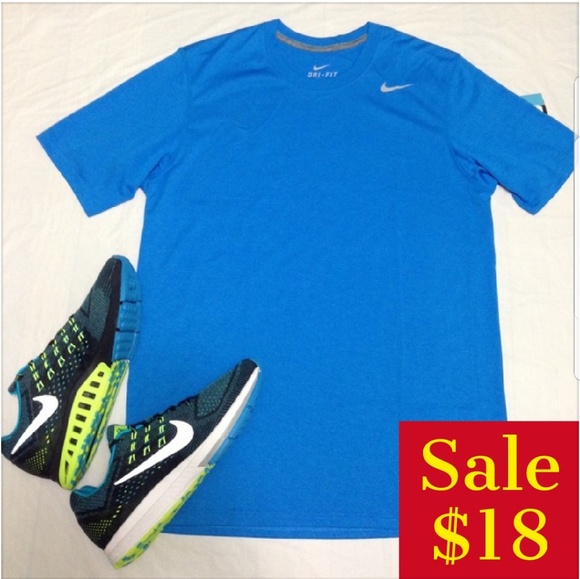 Men's Nike Tee - Picture 1 of 3